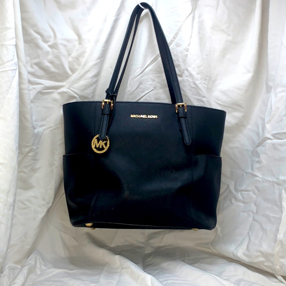 Brand new Michael shoulder bags with tags!!
